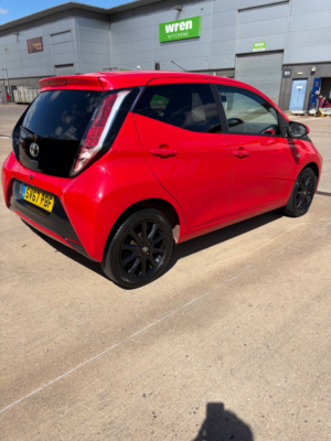 2017 Toyota Aygo 1.0 Vvt-I X-Style Hatchback 5dr Petrol Manual Euro 6 (68 Ps) in Red — image 5