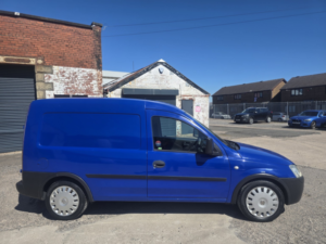 2006 Vauxhall Combo 1.3 Cdti 2000 16v in Blue — image 2