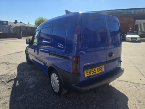 2006 Vauxhall Combo 1.3 Cdti 2000 16v in Blue — image 5