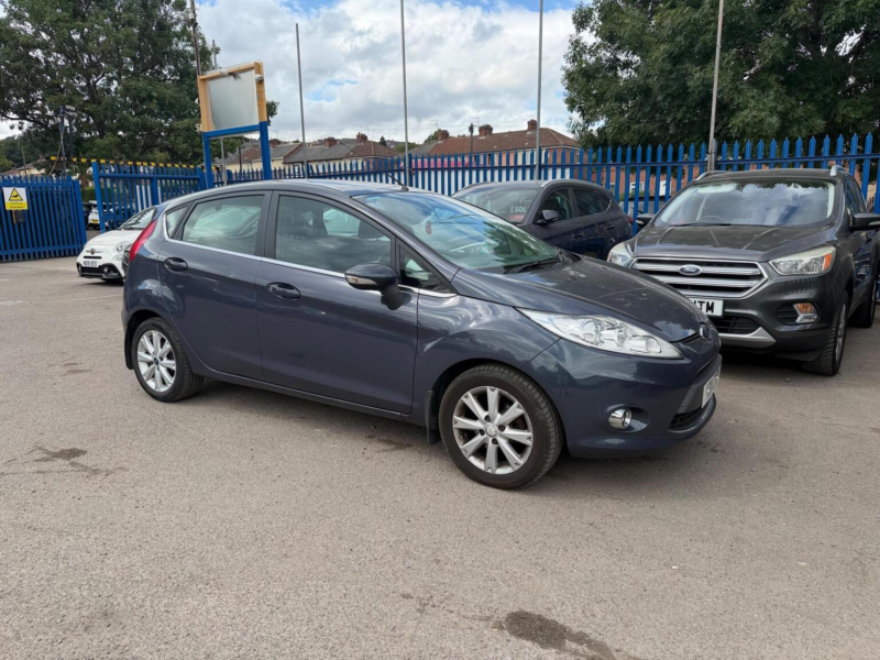 2011 Ford Fiesta 1.25 Zetec 5dr in Grey — image 1