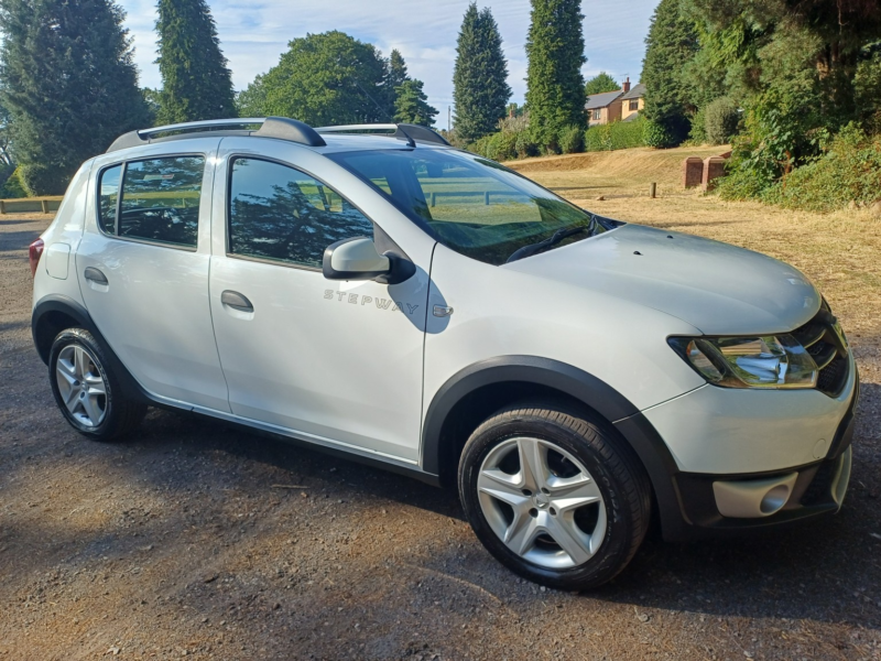 2016 Dacia Sandero Stepway 1.5 Stepway Laureate Dci 90 in White — image 1