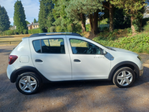 2016 Dacia Sandero Stepway 1.5 Stepway Laureate Dci 90 in White — image 3