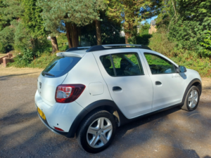 2016 Dacia Sandero Stepway 1.5 Stepway Laureate Dci 90 in White — image 4