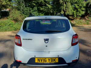 2016 Dacia Sandero Stepway 1.5 Stepway Laureate Dci 90 in White — image 5