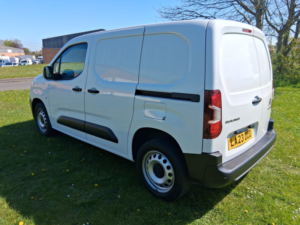 2023 Citroen Berlingo 1.5 Bluehdi 1000 Enterprise Edition M Panel Van 5dr Diesel Manual Swb Euro 6 (s/s) (100 Ps) in White — image 3