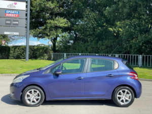 2012 Peugeot 208 1.4 E-Hdi Active Egc Euro 5 (s/s) 5dr in Blue — image 4