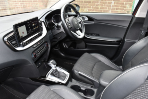 2019 Kia Ceed 1.4 T-Gdi 3 Hatchback 5dr Petrol Dct Euro 6 (s/s) (138 Bhp) in Red — image 4