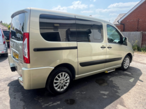 2015 Peugeot Expert Tepee 2.0 Hdi Tepee Leisure in White — image 6