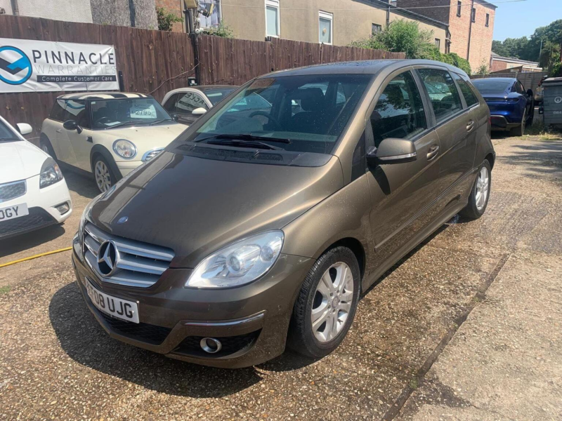 2008 Mercedes-Benz B Class 2.0 B200 Cdi Se 5dr in Orange — image 1