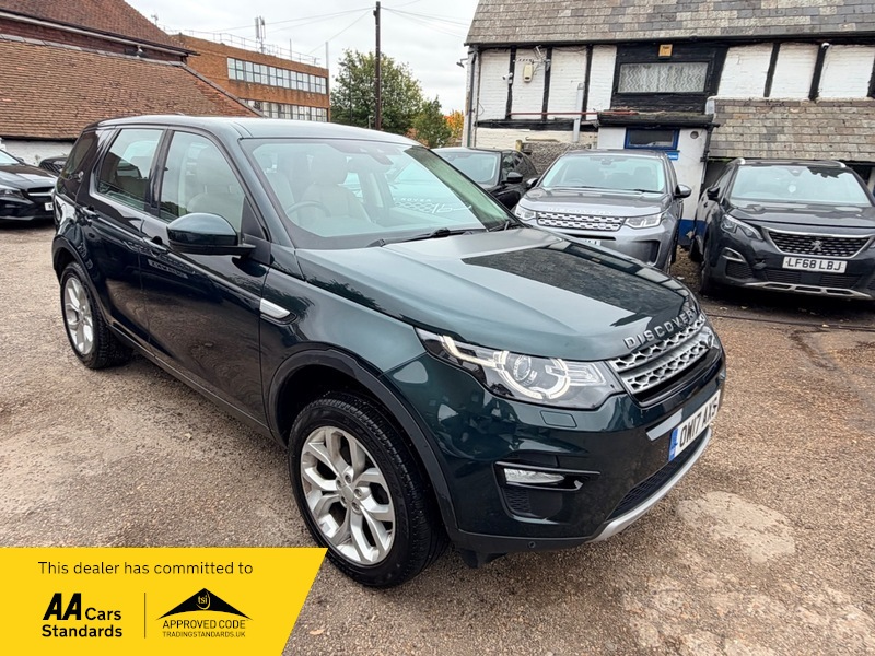 2017 Land Rover Discovery Sport Td4 Hse in Green — image 1