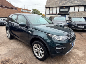 2017 Land Rover Discovery Sport Td4 Hse in Green — image 2