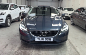 2016 Volvo V40 2.0 Momentum T2 in Blue — image 5