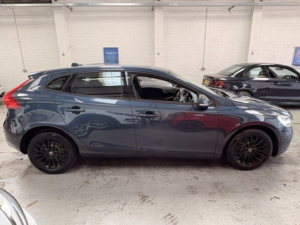 2016 Volvo V40 2.0 Momentum T2 in Blue — image 6