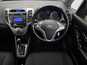 2016 Hyundai Ix20 1.6 Ix20 Se 1.6 A/t in Silver — image 2