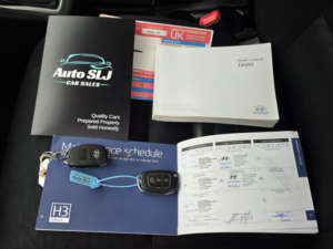 2016 Hyundai Ix20 1.6 Ix20 Se 1.6 A/t in Silver — image 3