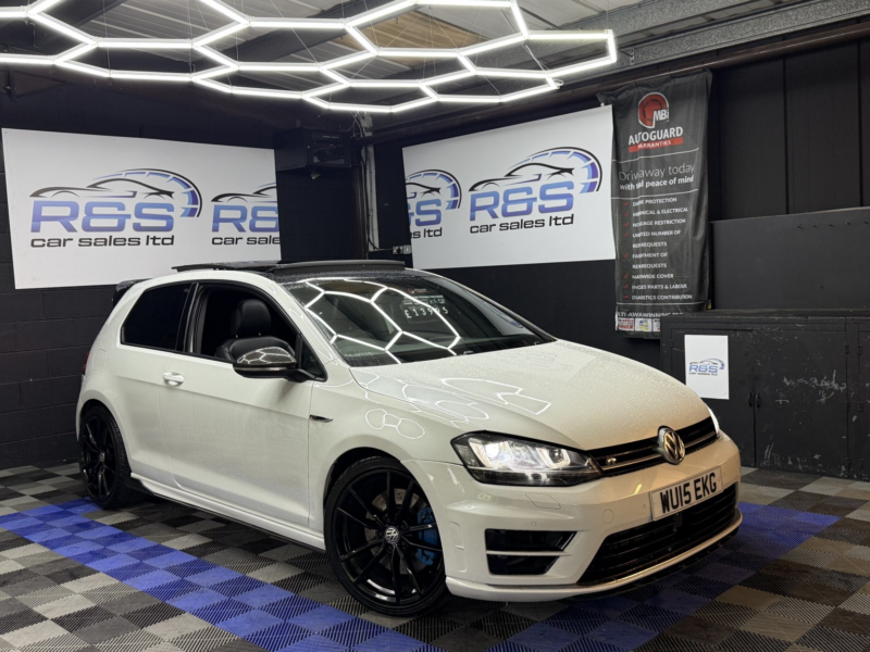 2015 Volkswagen Golf 2.0 Tsi Bluemotion Tech R in White — image 1