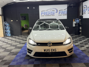2015 Volkswagen Golf 2.0 Tsi Bluemotion Tech R in White — image 2
