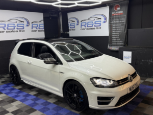 2015 Volkswagen Golf 2.0 Tsi Bluemotion Tech R in White — image 3