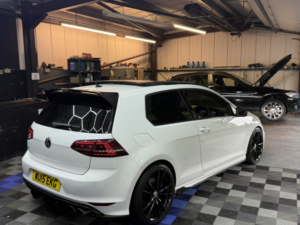 2015 Volkswagen Golf 2.0 Tsi Bluemotion Tech R in White — image 5