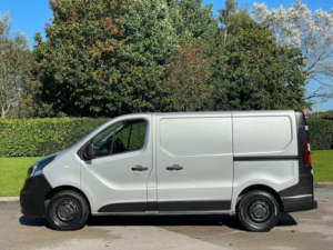 2015 Vauxhall Vivaro 1.6 Cdti 2700 L1 H1 Euro 5 5dr in Grey — image 4