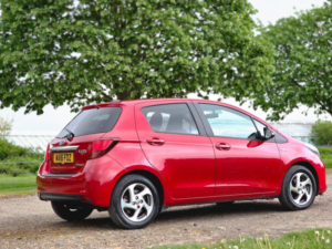2016 Toyota Yaris 1.5 Vvt-H Icon E-CVT Euro 6 5dr in Red — image 4