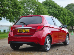 2016 Toyota Yaris 1.5 Vvt-H Icon E-CVT Euro 6 5dr in Red — image 6