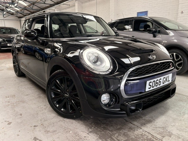 2016 MINI Hatch 2.0 Cooper Sd 3-Door Hatch in Black — image 1