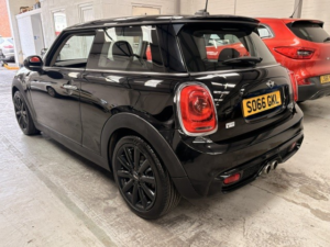 2016 MINI Hatch 2.0 Cooper Sd 3-Door Hatch in Black — image 3