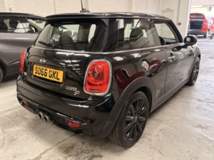 2016 MINI Hatch 2.0 Cooper Sd 3-Door Hatch in Black — image 4