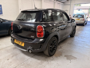 2013 MINI Countryman 2.0 Cooper Sd Countryman in Black — image 4