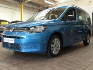 2022 Volkswagen Caddy Maxi 2.0 Tdi Life MPV 5dr Diesel DSG Euro 6 (s/s) (122 Ps) in Blue — image 5