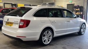 2014 Skoda Superb 2.0 Tdi Elegance Diesel White Estate 5dr Satnav+leather+cruise in White — image 6