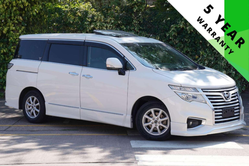 2014 Nissan Elgrand 2.5 Highway Star 5dr 7 Seats in White — image 1