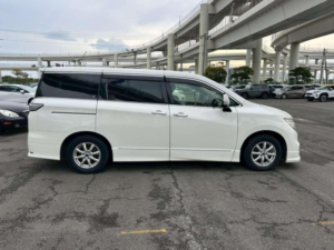 2014 Nissan Elgrand 2.5 Highway Star 5dr 7 Seats in White — image 3