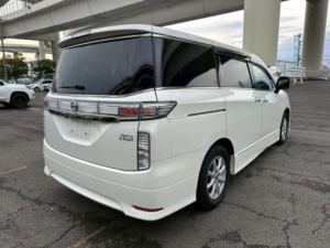 2014 Nissan Elgrand 2.5 Highway Star 5dr 7 Seats in White — image 4
