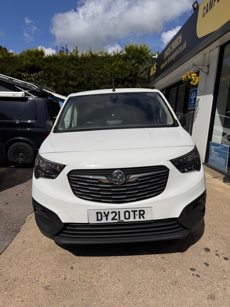 2021 Vauxhall Combo 1.5 Turbo D 2300 Edition in White — image 1
