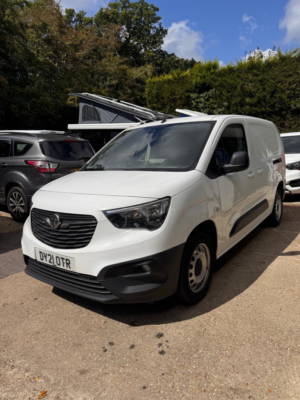 2021 Vauxhall Combo 1.5 Turbo D 2300 Edition in White — image 2