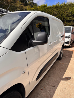 2021 Vauxhall Combo 1.5 Turbo D 2300 Edition in White — image 3