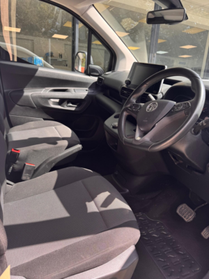 2021 Vauxhall Combo 1.5 Turbo D 2300 Edition in White — image 5