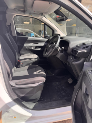 2021 Vauxhall Combo 1.5 Turbo D 2300 Edition in White — image 6