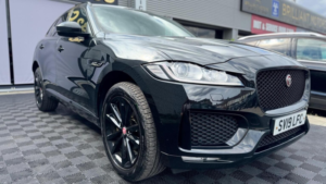 2019 Jaguar F-Pace 2.0 D180 Chequered Flag Auto AWD Euro 6 (s/s) 5dr in Black — image 2
