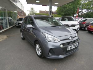 2017 Hyundai I10 1.0 Premium Euro 6 5dr in Grey — image 3