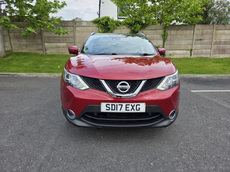 2017 Nissan Qashqai 1.5 Dci Tekna in Red — image 1