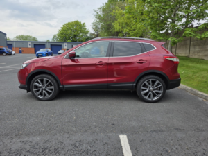 2017 Nissan Qashqai 1.5 Dci Tekna in Red — image 4