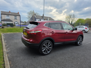 2017 Nissan Qashqai 1.5 Dci Tekna in Red — image 6