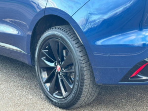 2021 Jaguar F-Pace 3.0 D300 Mhev R-Dynamic Se Auto AWD Euro 6 (s/s) 5dr in Blue — image 5