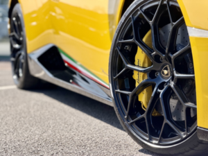 2019 Lamborghini Huracan 5.2 V10 Lp 640-4 Performante in Yellow — image 4