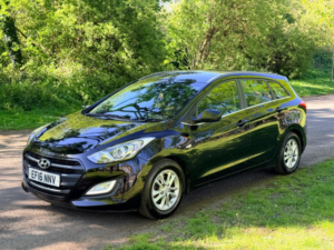 2016 Hyundai I30 1.6 Crdi Blue Drive Se Tourer Euro 6 (s/s) 5dr in Black — image 4