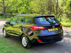 2016 Hyundai I30 1.6 Crdi Blue Drive Se Tourer Euro 6 (s/s) 5dr in Black — image 5