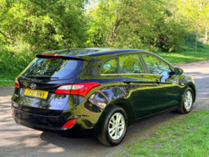 2016 Hyundai I30 1.6 Crdi Blue Drive Se Tourer Euro 6 (s/s) 5dr in Black — image 6